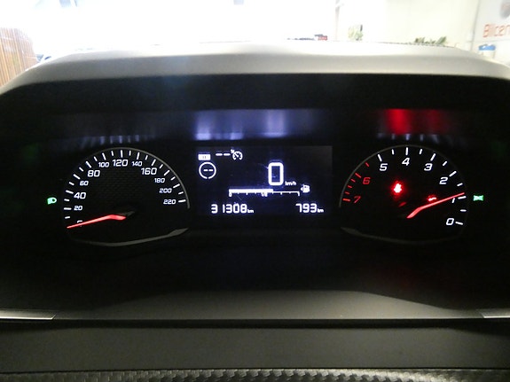 Peugeot 2008 12 of 17