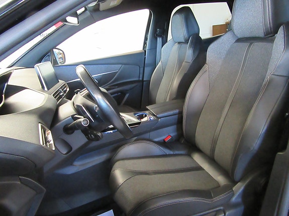 Peugeot 3008 3 of 5
