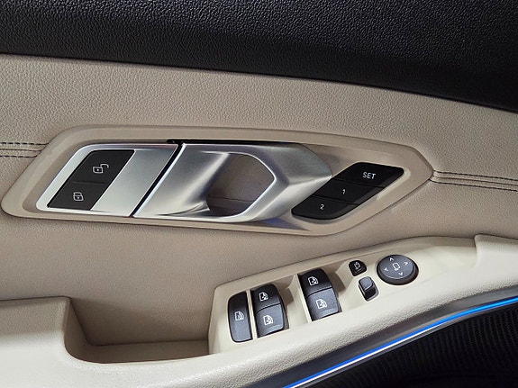 BMW 330e 10 of 17
