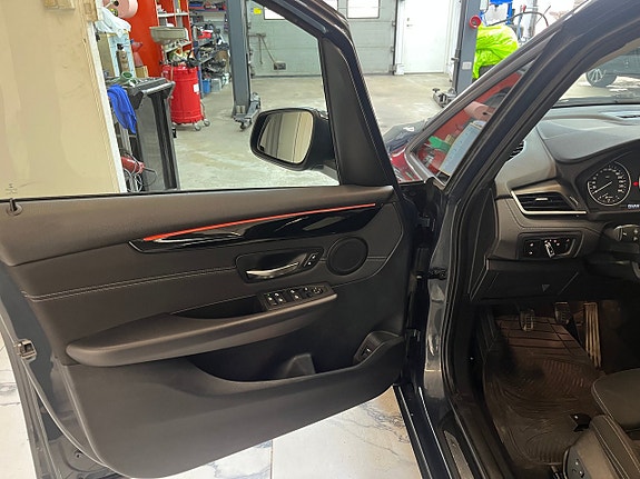 BMW 218d 9 of 12