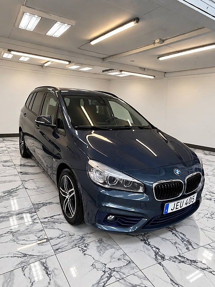 BMW 218d 2 of 12