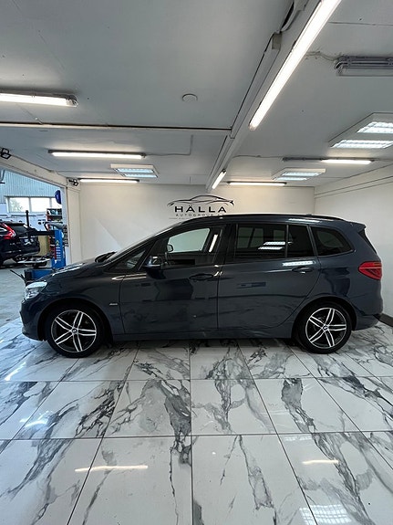 BMW 218d 3 of 12