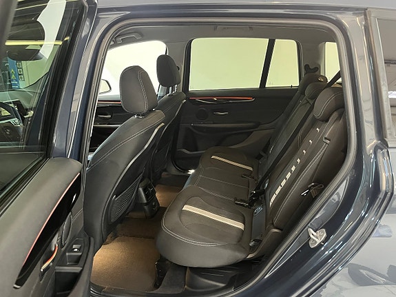 BMW 218d 11 of 12