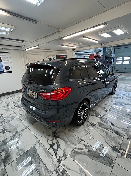 BMW 218d 5 of 12