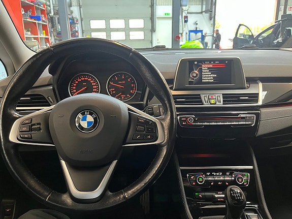 BMW 218d 10 of 12