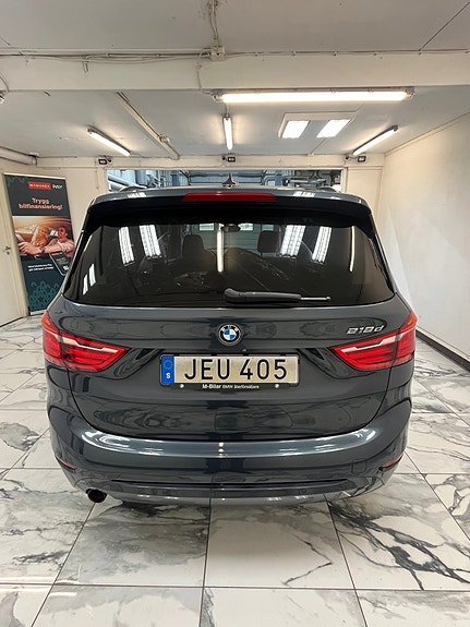 BMW 218d 6 of 12