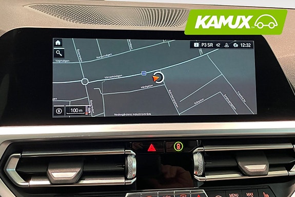 BMW 330i 16 of 24