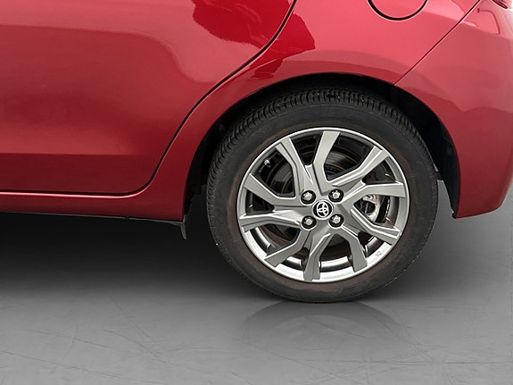 Toyota Yaris 24 of 26
