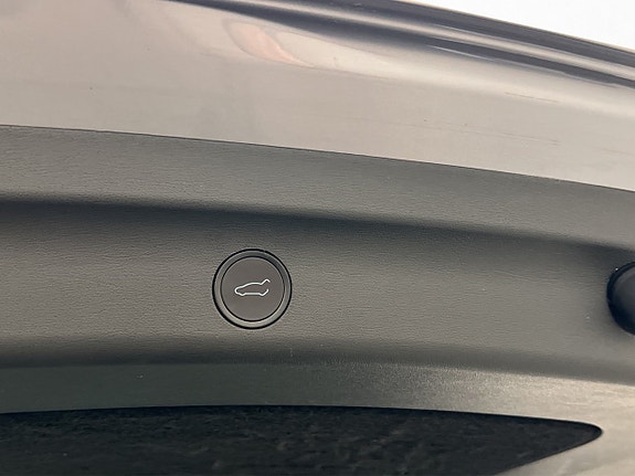 Tesla Model Y 29 of 30