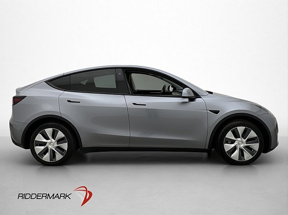 Tesla Model Y 10 of 30