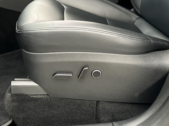 Tesla Model Y 30 of 30