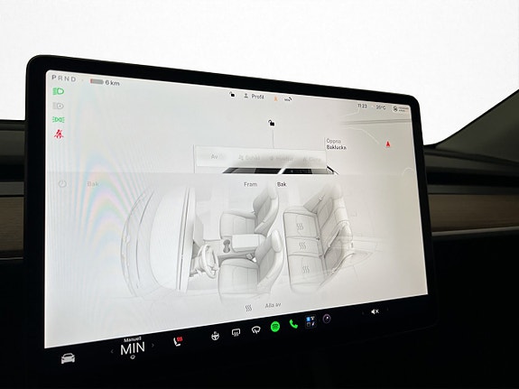 Tesla Model Y 24 of 30