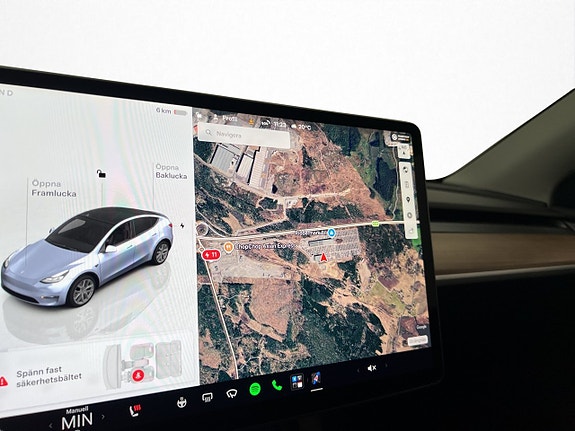 Tesla Model Y 22 of 30