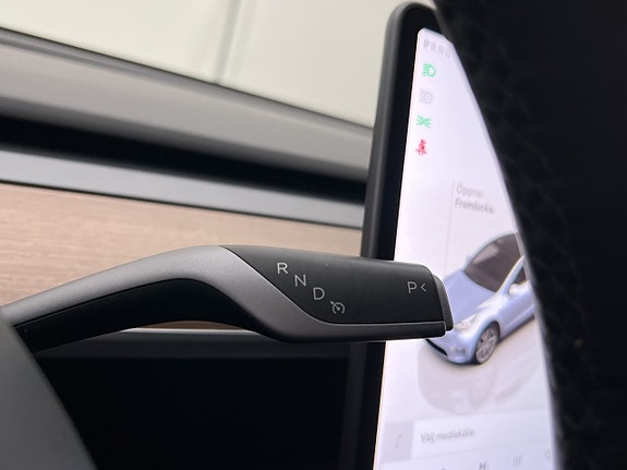 Tesla Model Y 27 of 30