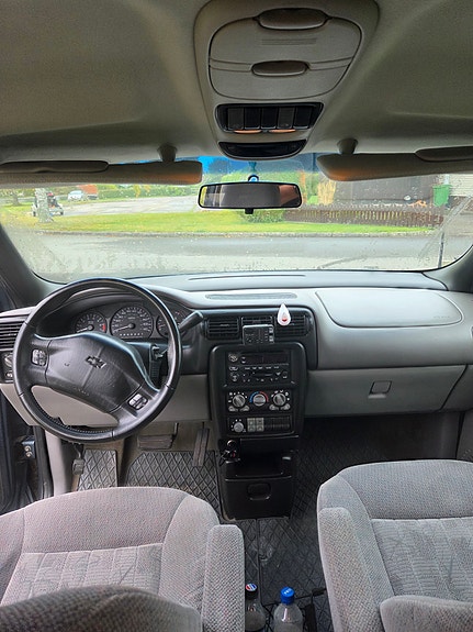 Chevrolet Trans Sport 3 of 6
