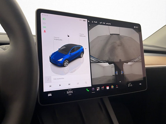 Tesla Model Y 22 of 30