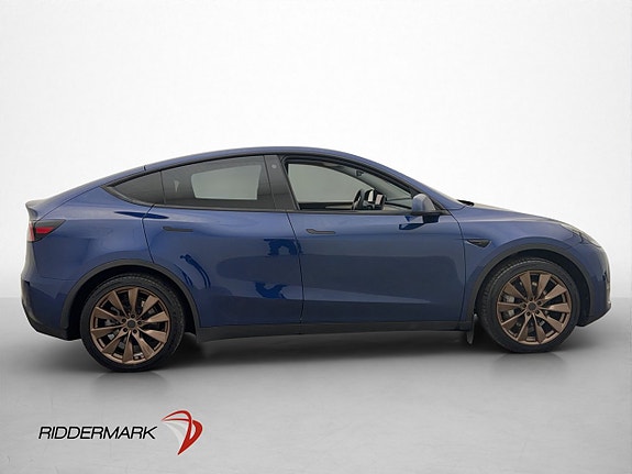 Tesla Model Y 10 of 30