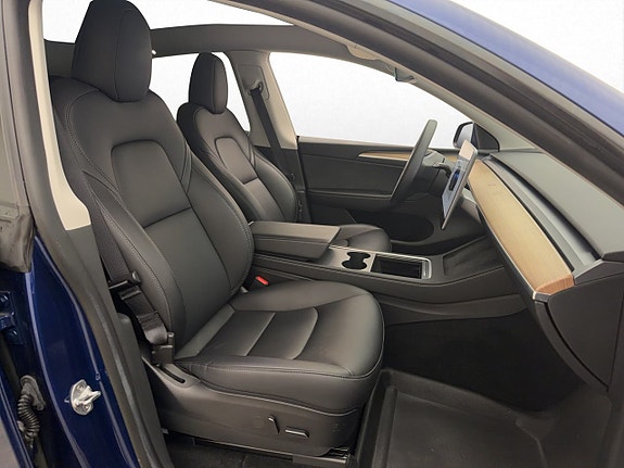 Tesla Model Y 14 of 30