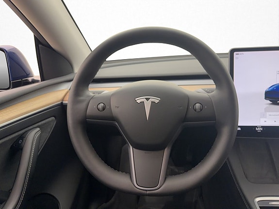 Tesla Model Y 29 of 30