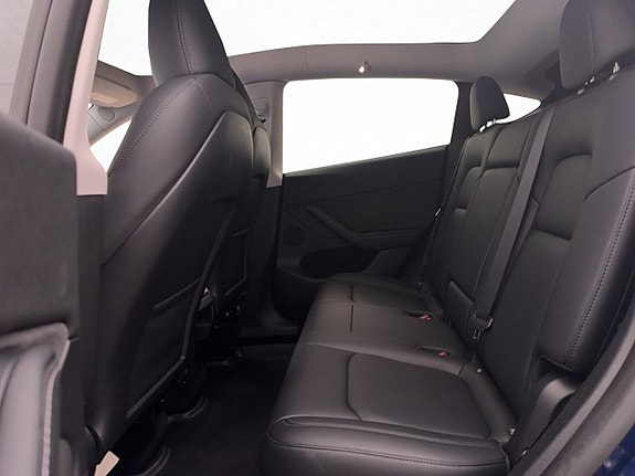 Tesla Model Y 17 of 30