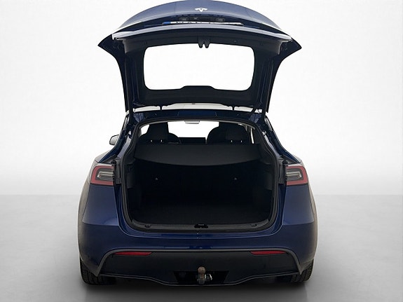 Tesla Model Y 11 of 30