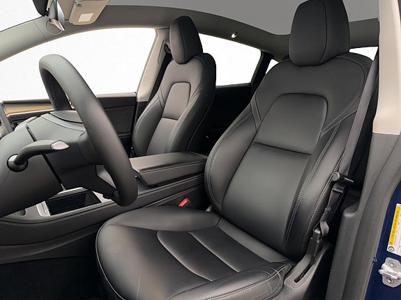 Tesla Model Y 15 of 30