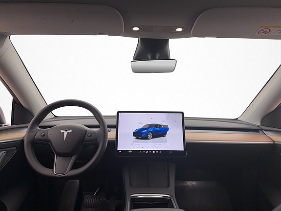 Tesla Model Y 16 of 30