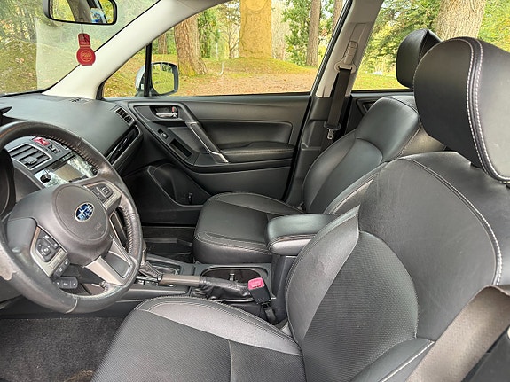 Subaru Forester 9 of 16