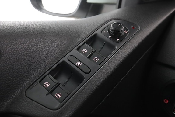 Volkswagen Tiguan 12 of 30