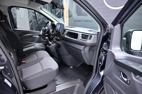 Renault Trafic 10 of 17