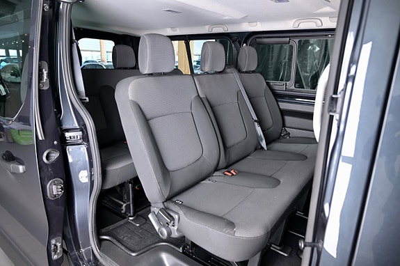 Renault Trafic 9 of 17