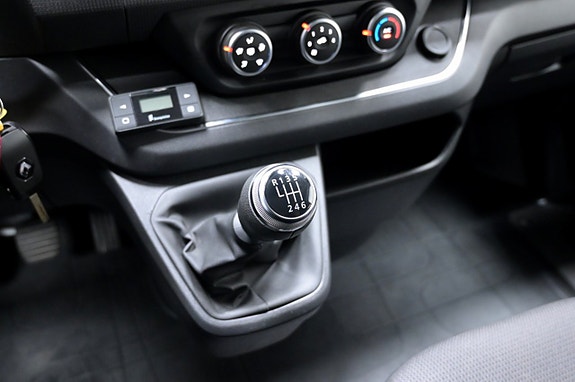Renault Trafic 12 of 17