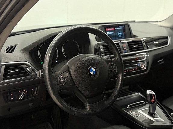 BMW 118i 9 of 23