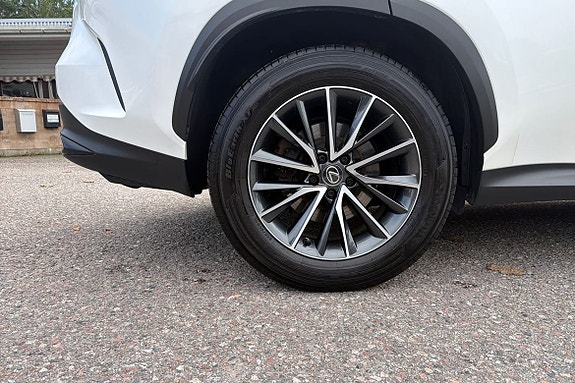 Lexus NX450h+ 17 of 21