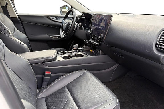Lexus NX450h+ 9 of 21