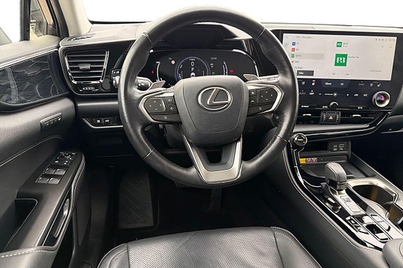 Lexus NX450h+ 11 of 21