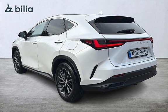 Lexus NX450h+ 2 of 21