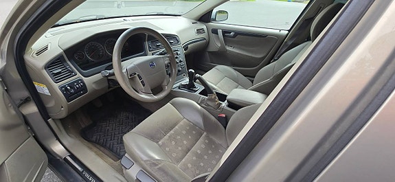 Volvo V70 5 of 5