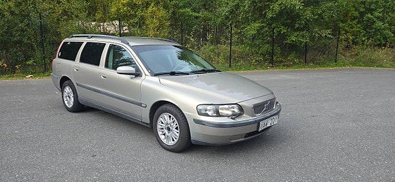 Volvo V70 2 of 5