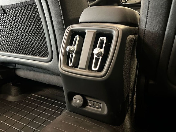 Volvo EC40 22 of 28