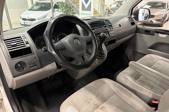 Volkswagen Transporter 8 of 16