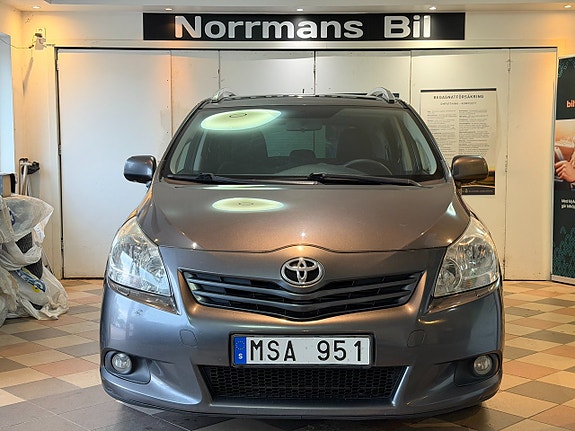 Toyota Verso 2 of 27