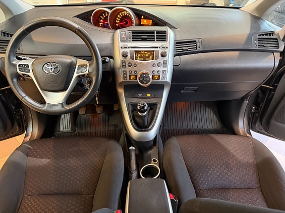 Toyota Verso 16 of 27