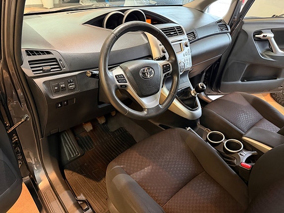 Toyota Verso 12 of 27