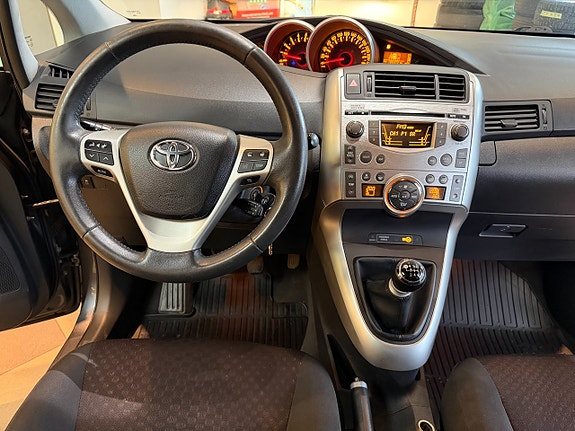 Toyota Verso 17 of 27