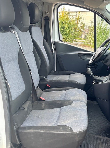 Opel Vivaro 8 of 11