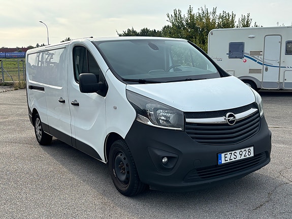 Opel Vivaro 2 of 11