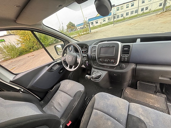 Opel Vivaro 7 of 11