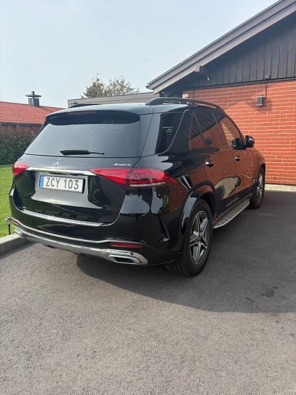 Mercedes-Benz GLE300 d 2 of 5