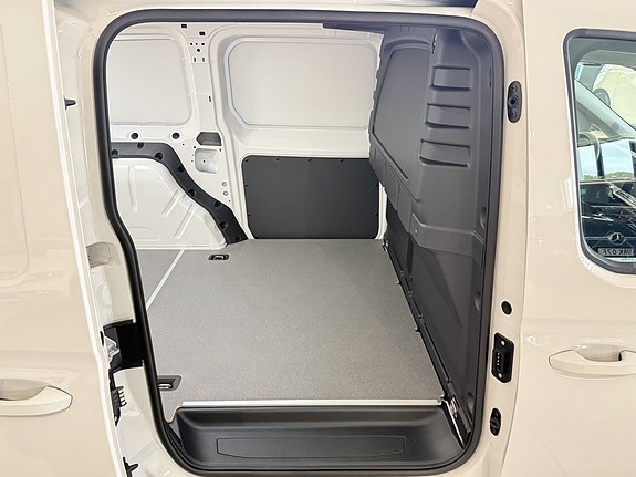 Volkswagen Caddy Maxi 10 of 23